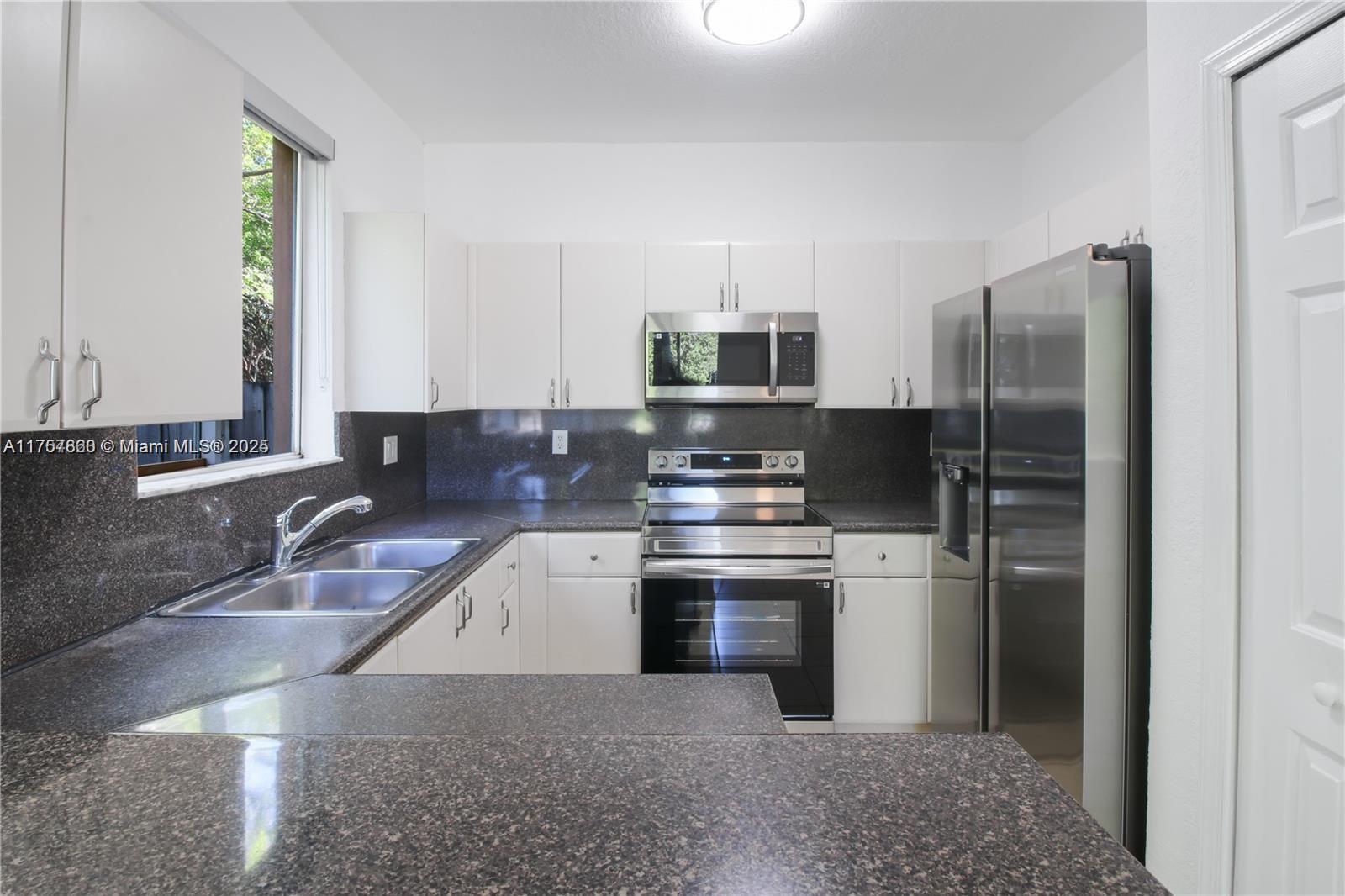 SHOMA TOWNHOMES AT KEYSCO - Residential Lease