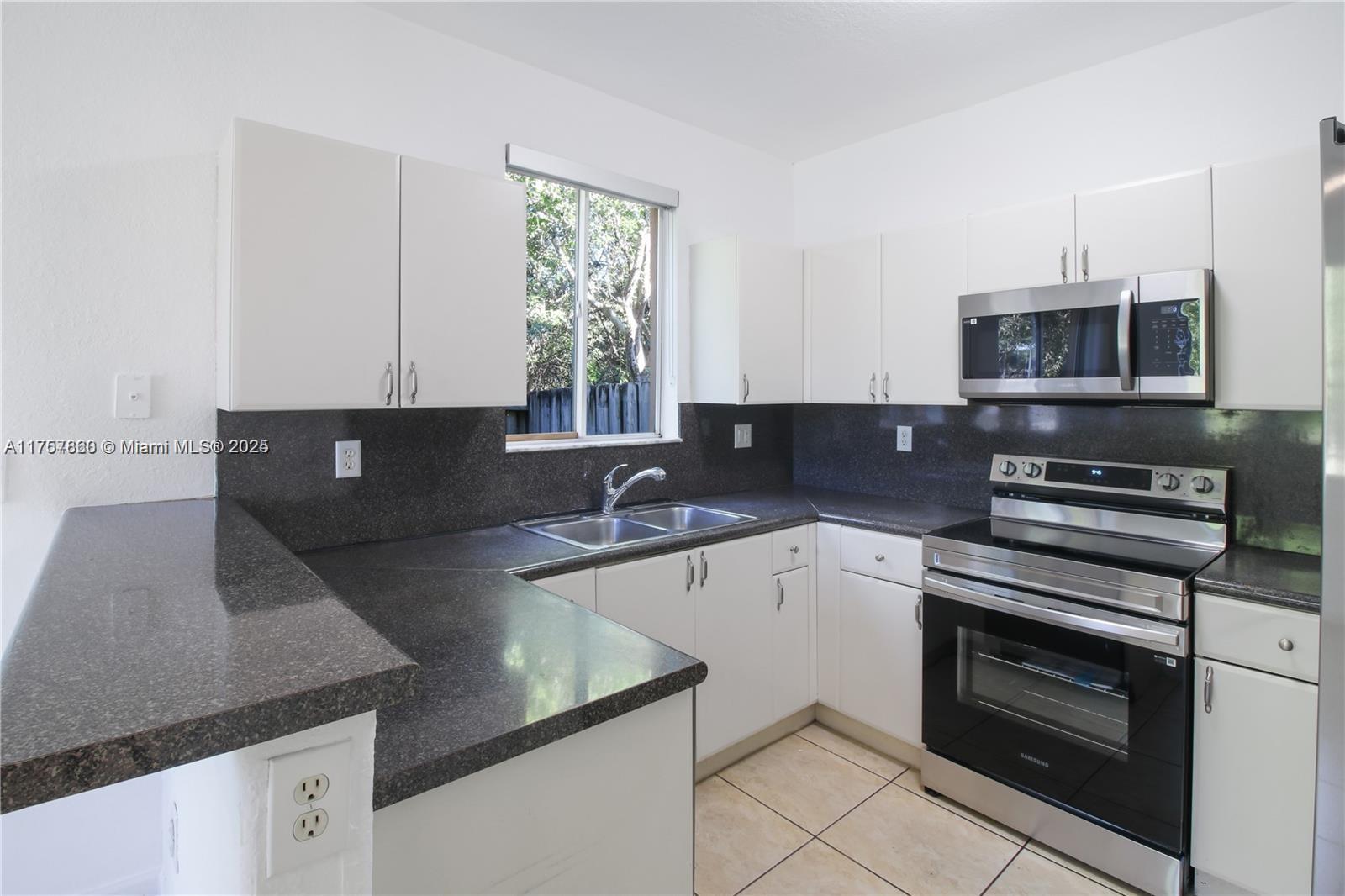 SHOMA TOWNHOMES AT KEYSCO - Residential Lease