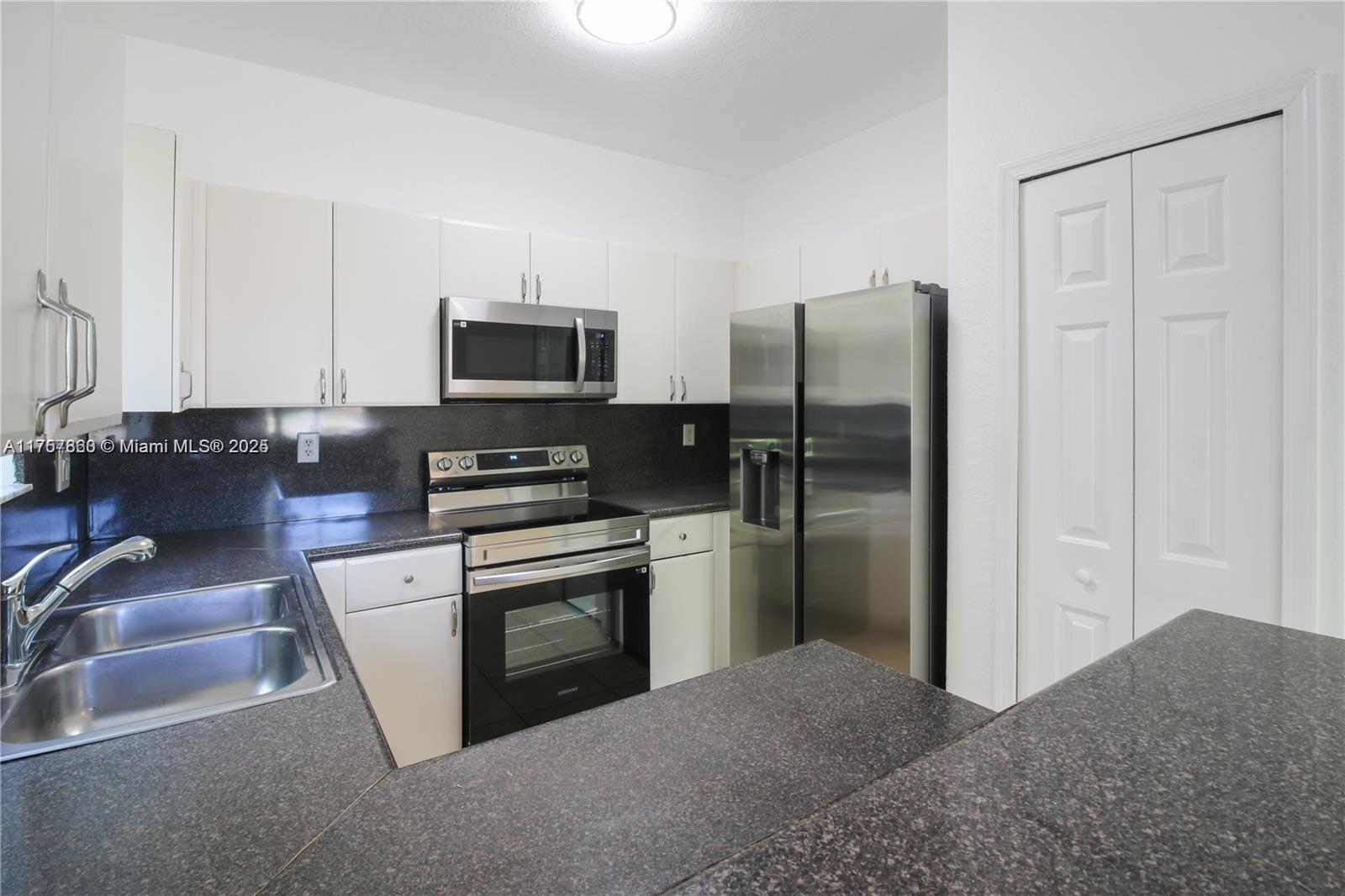 SHOMA TOWNHOMES AT KEYSCO - Residential Lease