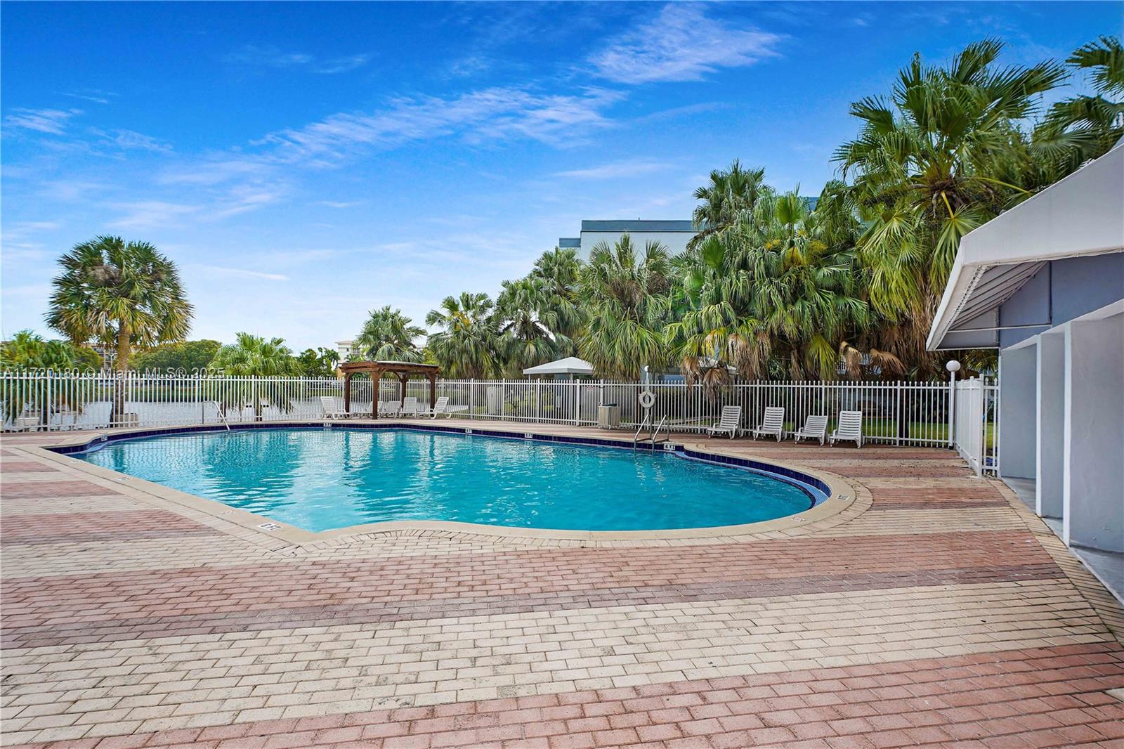 Experience Miami living in this spacious 2-floor condo in vibrant Fontainebleau! This beautifully designed 1 bed, 1.5 bath unit features an open floor plan that maximizes space and natural light.
2 balconies with stunning views, washer & dryer inside unit, 
Community amenities: Swimming pools, Basketball and Tennis courts, Playground, Clubhouse
24-hour security. The building has passed its 40-year certification, ensuring peace of mind. 
By appointment only. Schedule your viewing today and make this dream home yours!