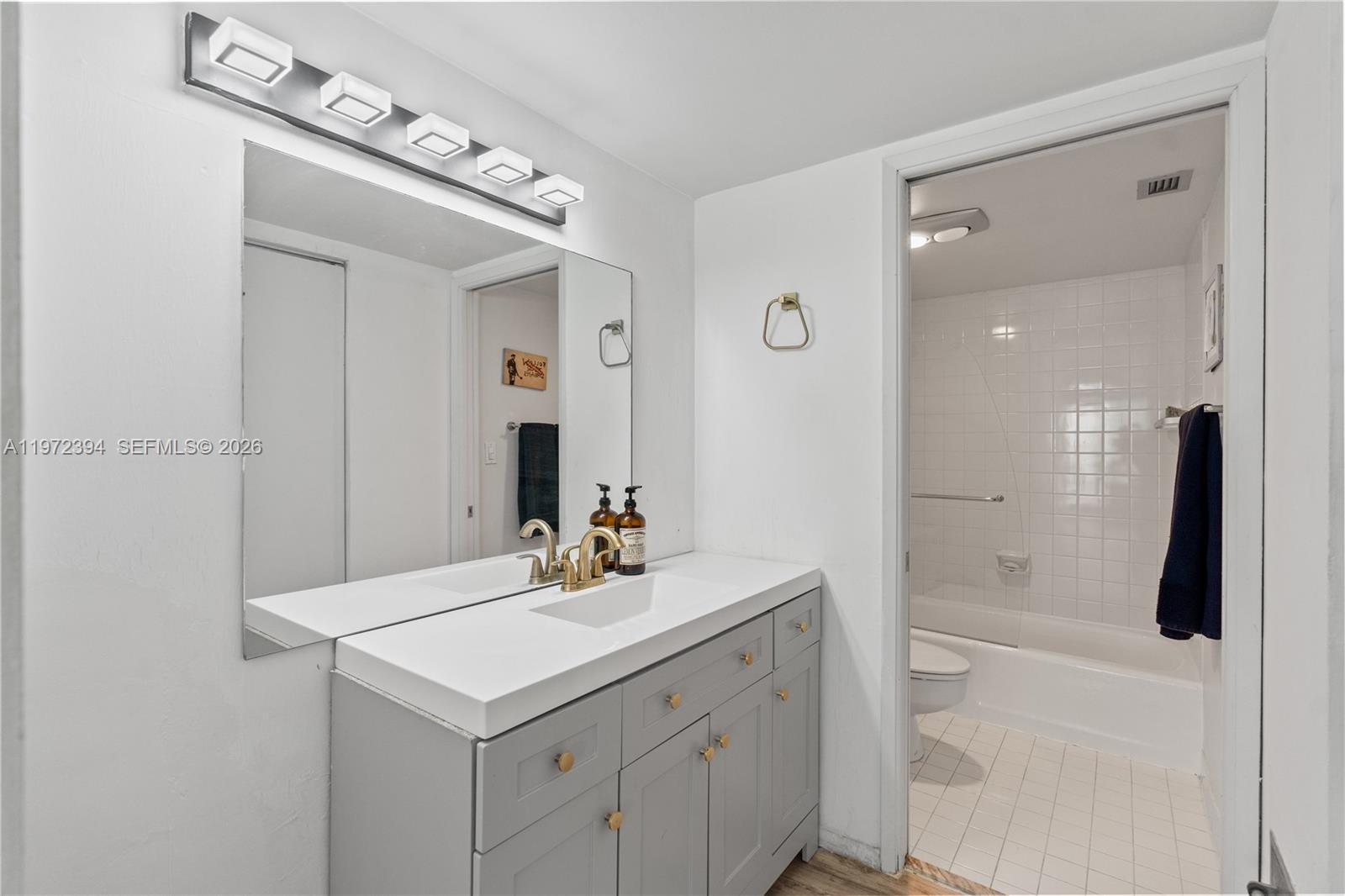 BRICKELL PLACE CONDO - Residential Lease