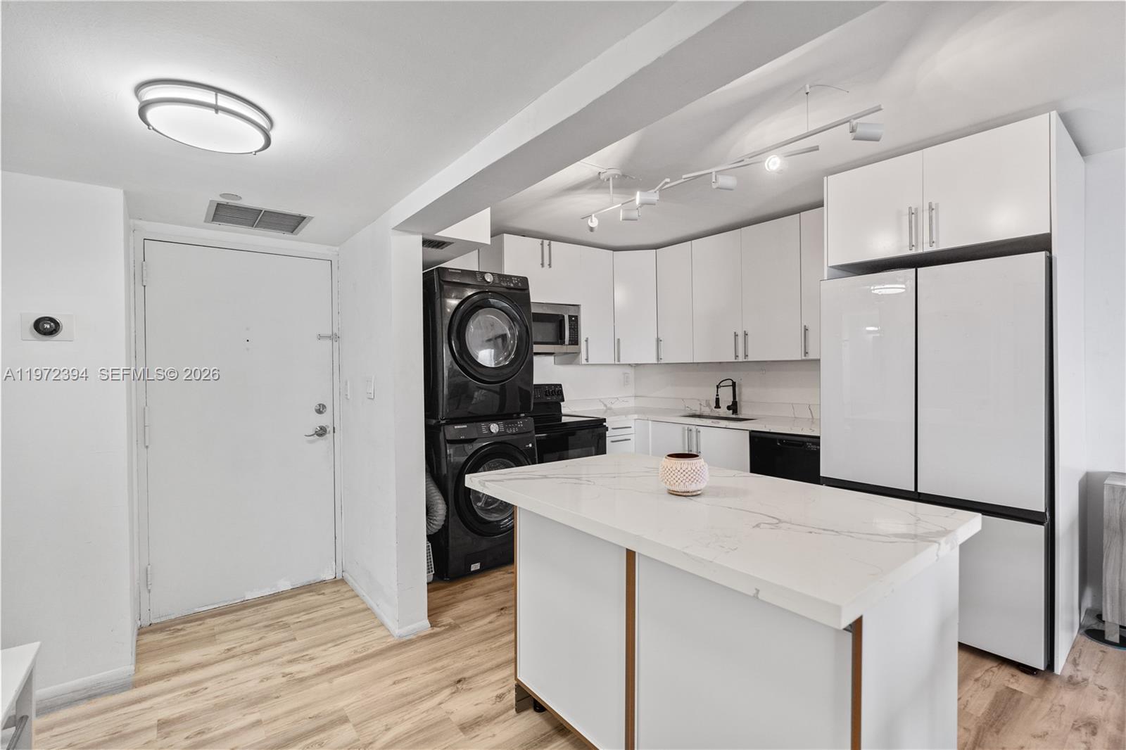 BRICKELL PLACE CONDO - Residential Lease