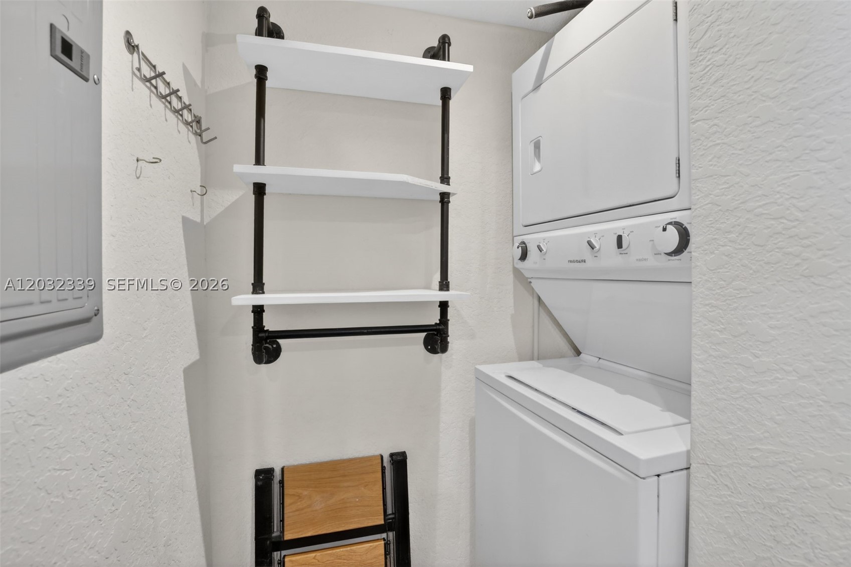 PINE CREST VILLAGE II AT - Residential