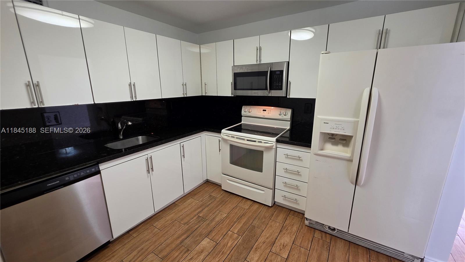 THE CLIPPER AT BISC COVE - Residential Lease