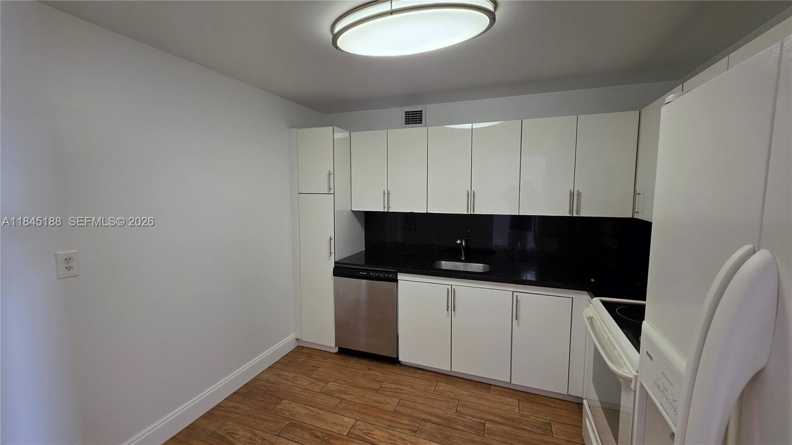 THE CLIPPER AT BISC COVE - Residential Lease