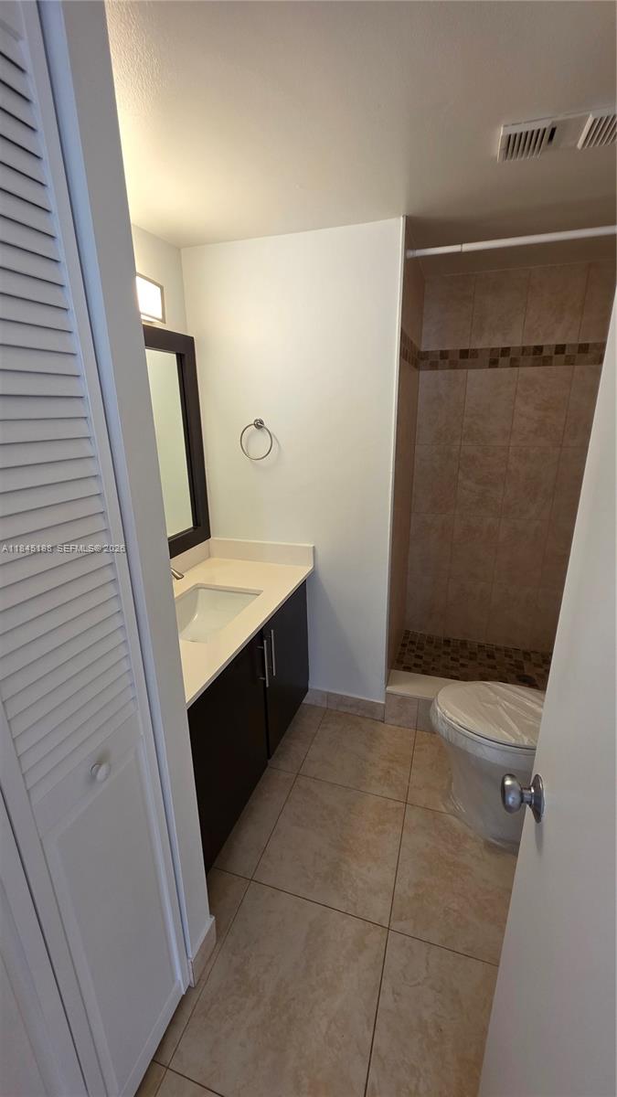 THE CLIPPER AT BISC COVE - Residential Lease