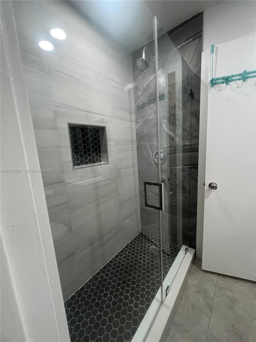 LAKESHORE CONDO I - Residential