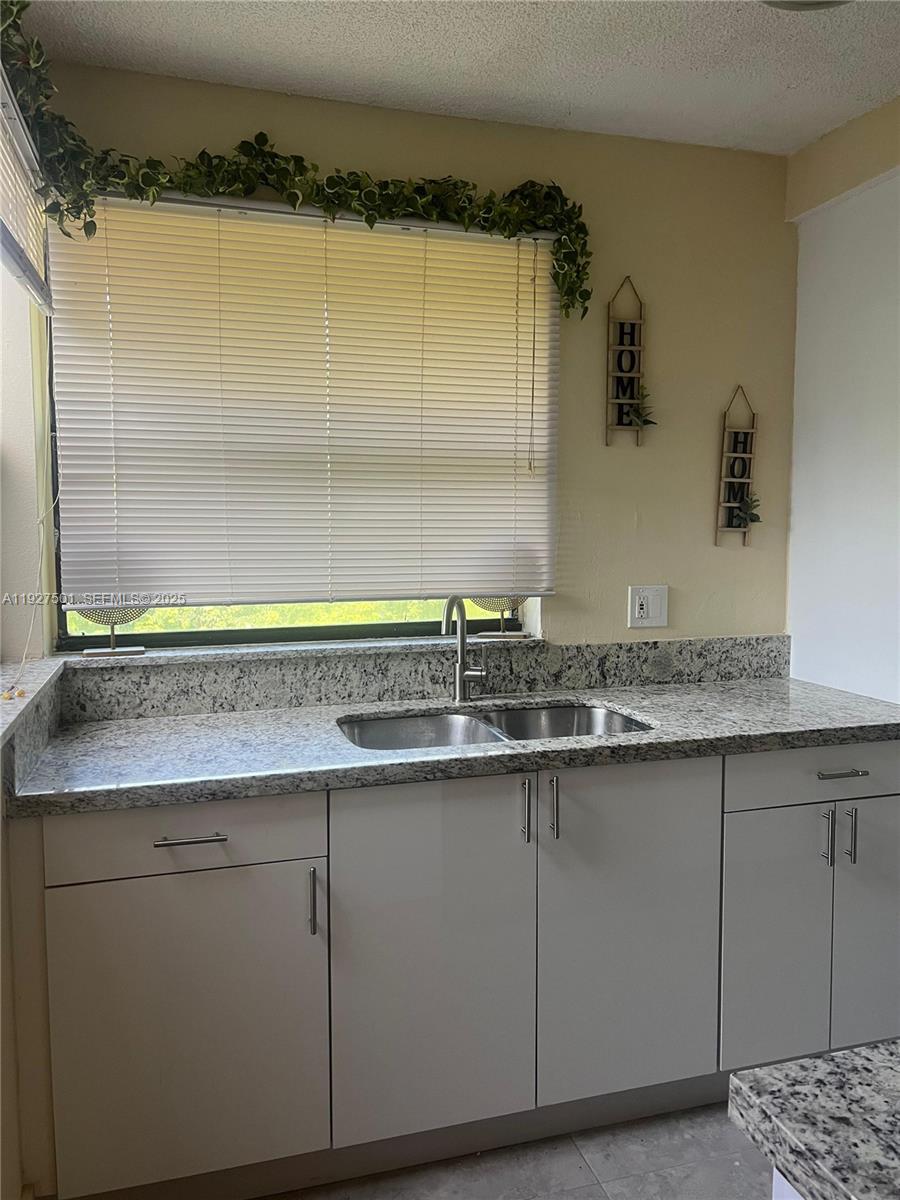 LAKESHORE CONDO I - Residential