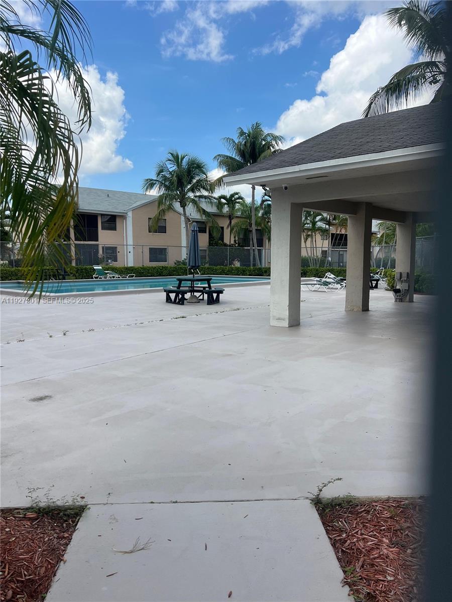 LAKESHORE CONDO I - Residential