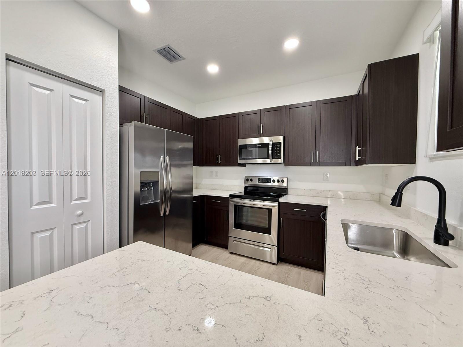 SAVANNAH LANDINGS - Residential