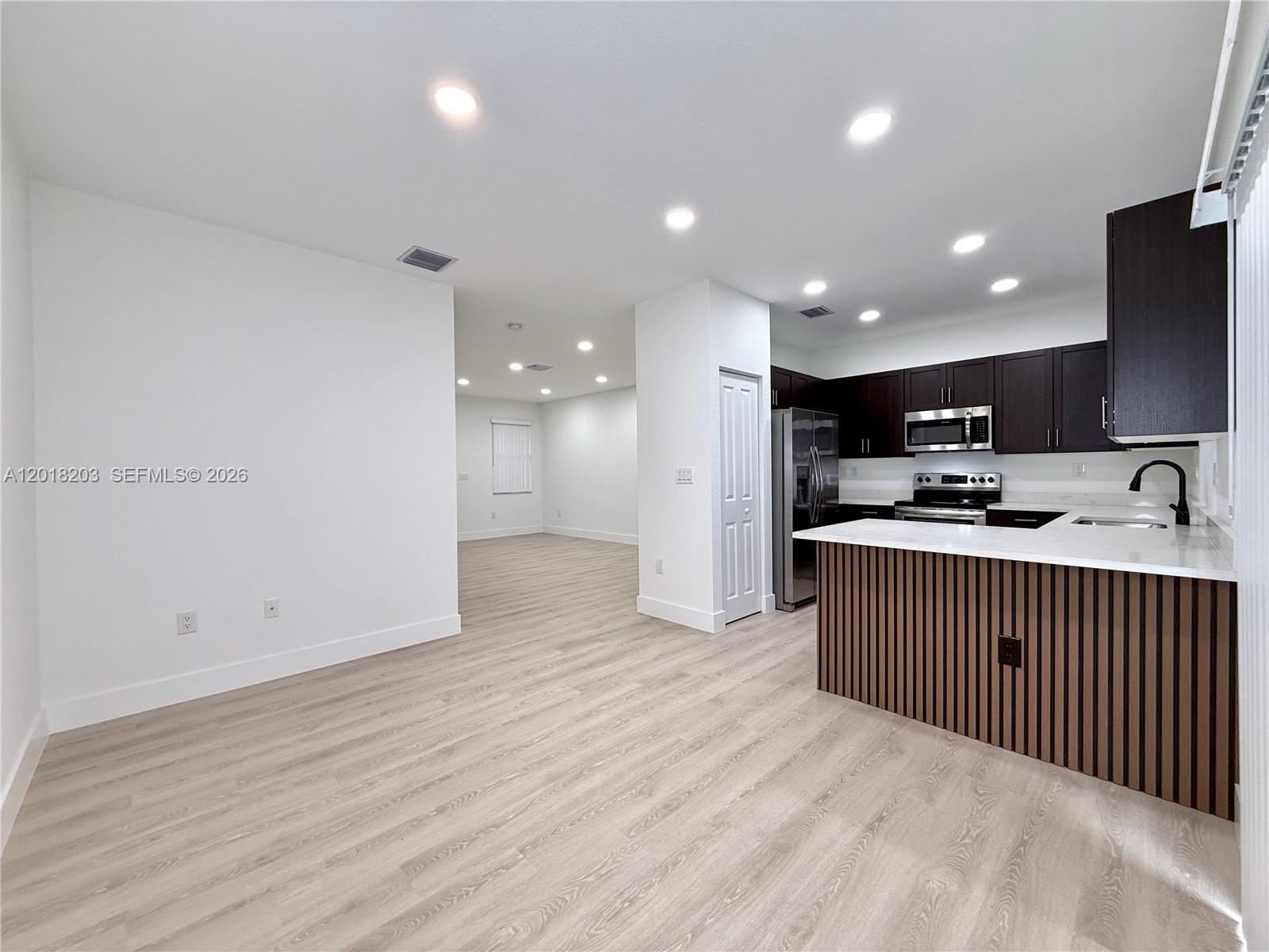 SAVANNAH LANDINGS - Residential