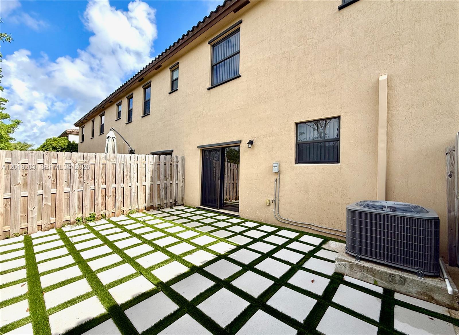 SAVANNAH LANDINGS - Residential