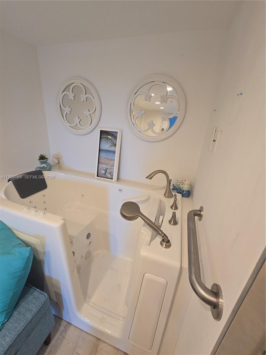 POINTE @ POMPANO BEACH CO - Residential