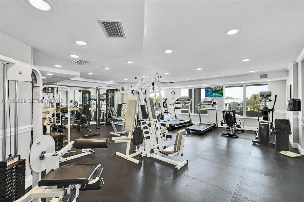 POINTE @ POMPANO BEACH CO - Residential