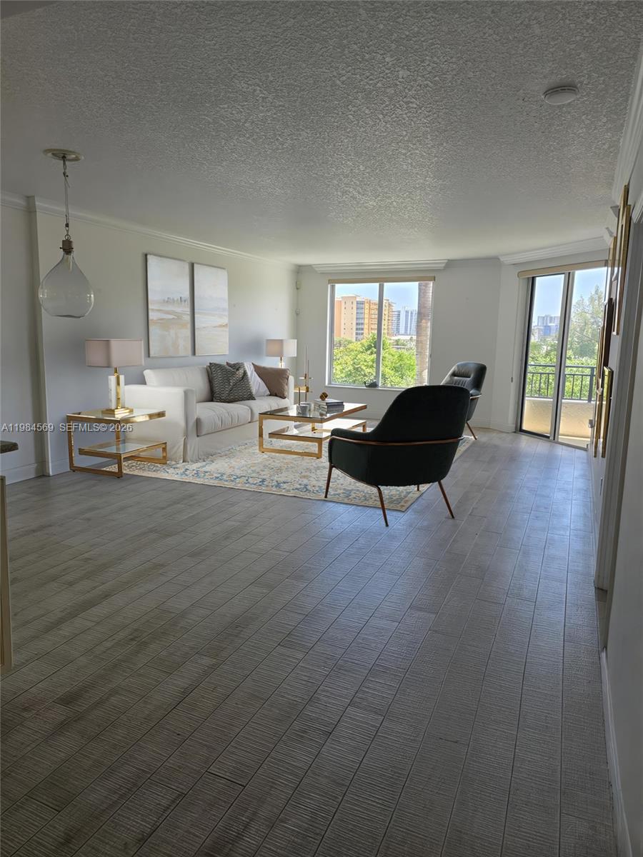 POINTE @ POMPANO BEACH CO - Residential