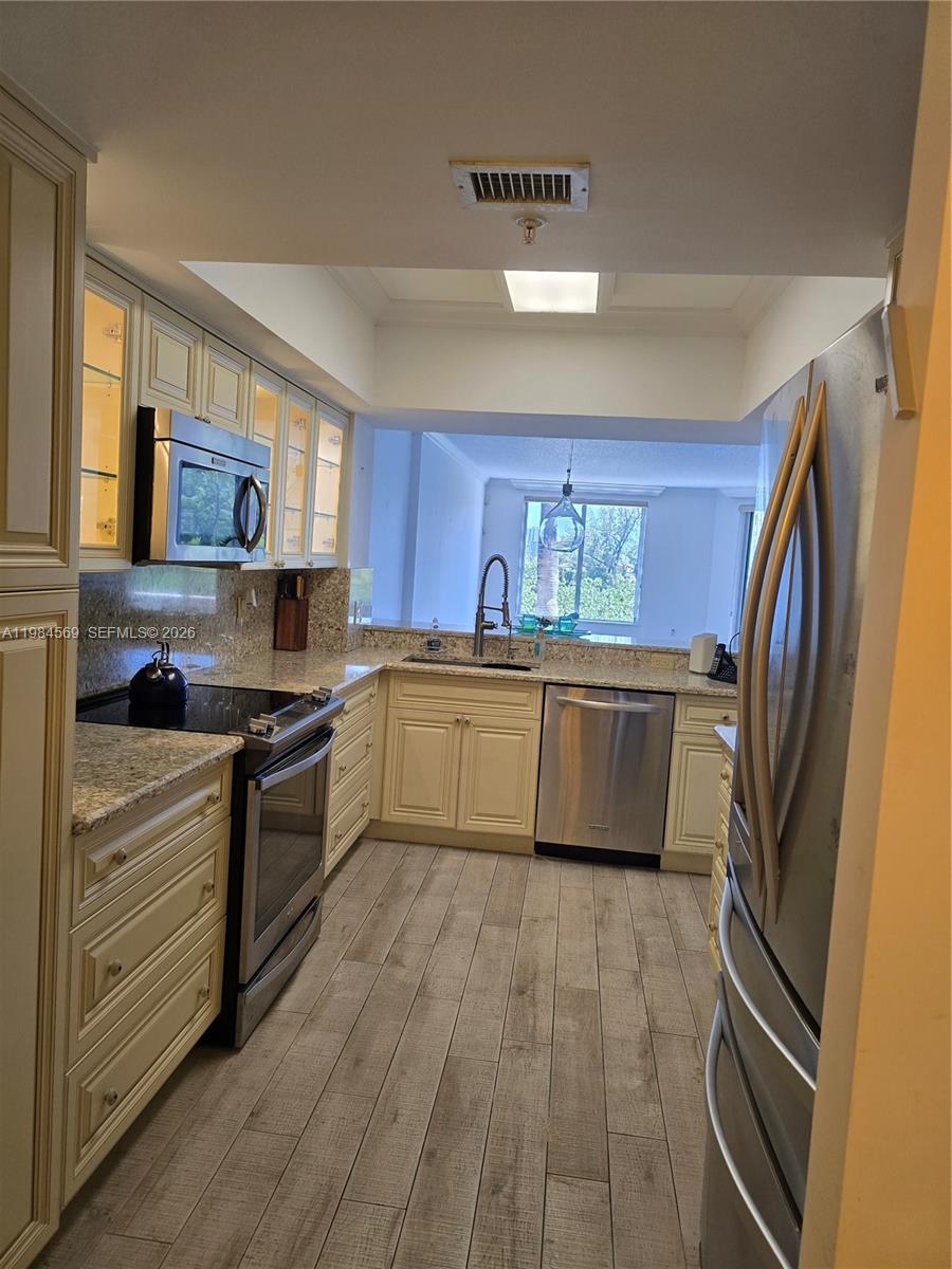 POINTE @ POMPANO BEACH CO - Residential