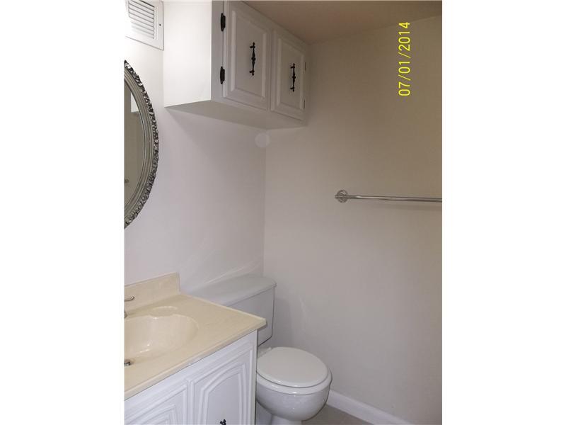 DE SOTO PARK CONDO - Residential Lease