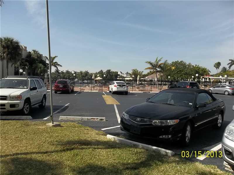 DE SOTO PARK CONDO - Residential Lease