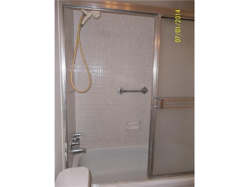 DE SOTO PARK CONDO - Residential Lease