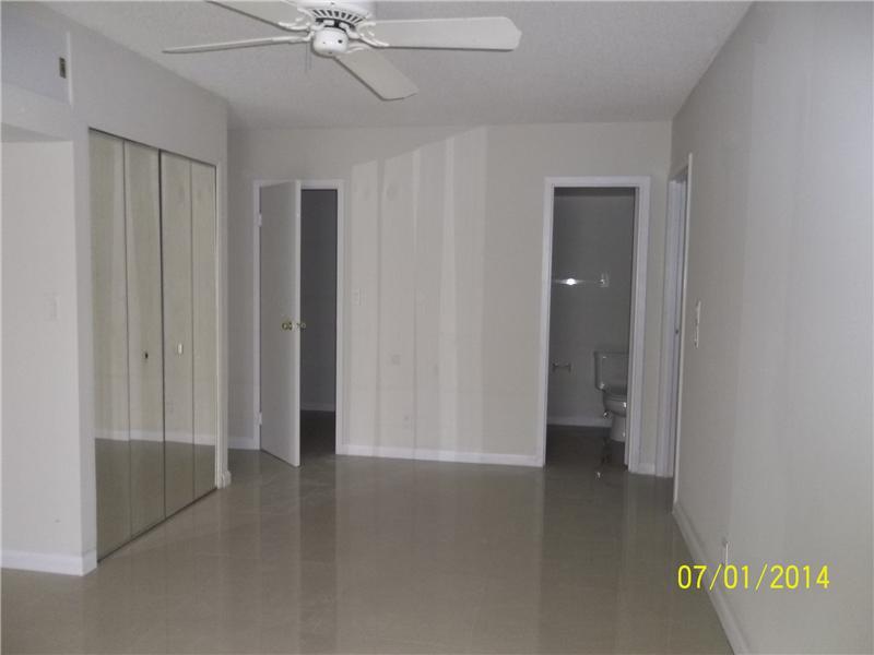 DE SOTO PARK CONDO - Residential Lease