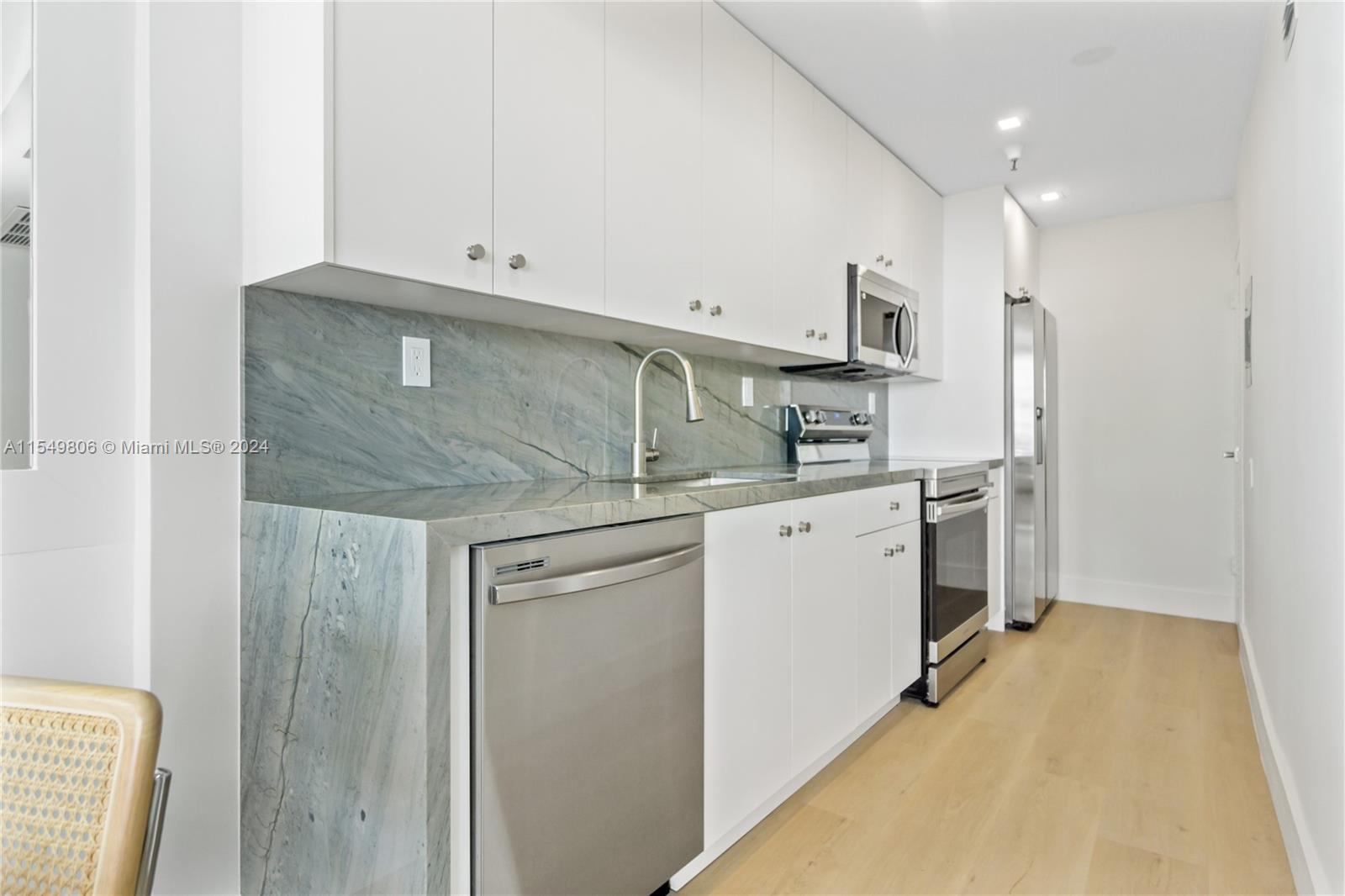 THE DECOPLAGE CONDO - Residential