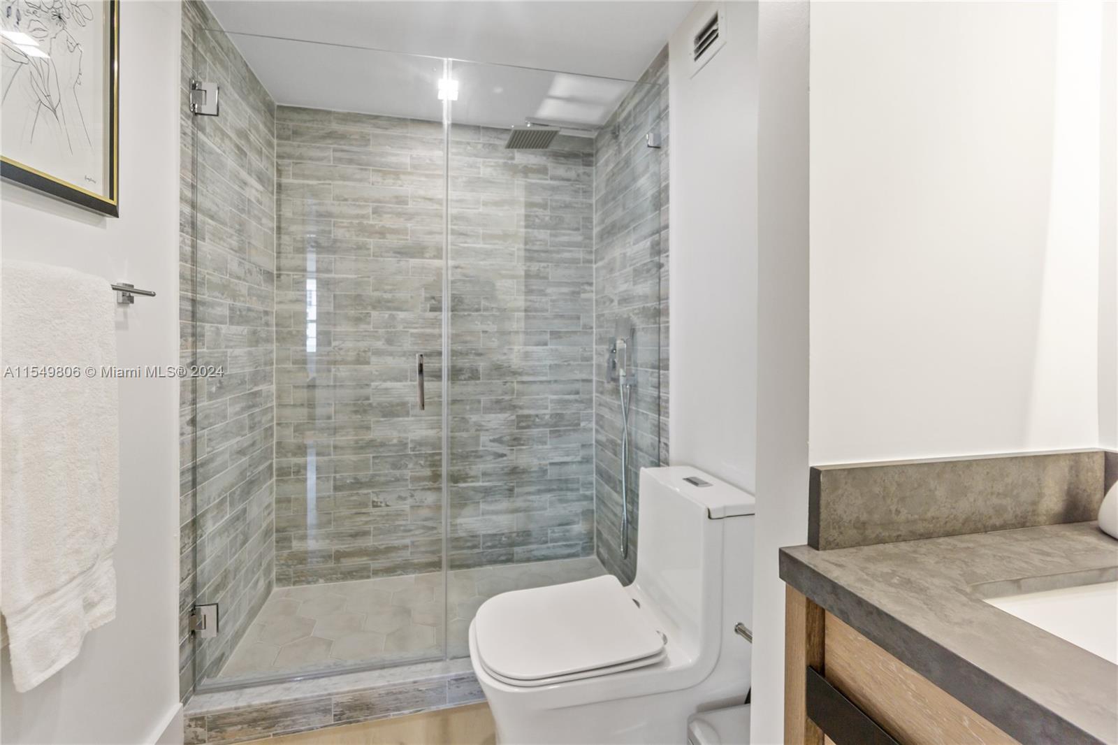 THE DECOPLAGE CONDO - Residential