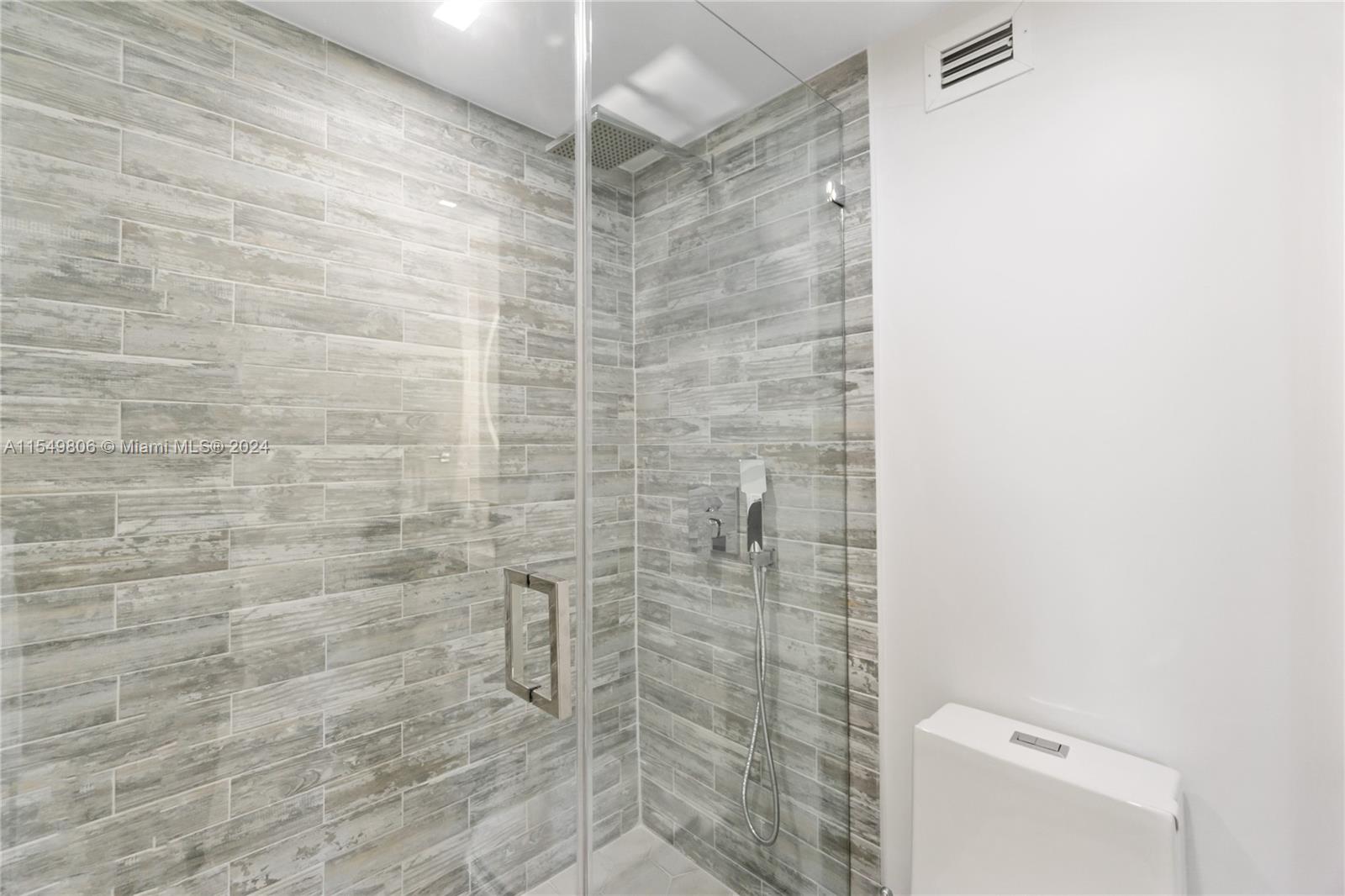 THE DECOPLAGE CONDO - Residential