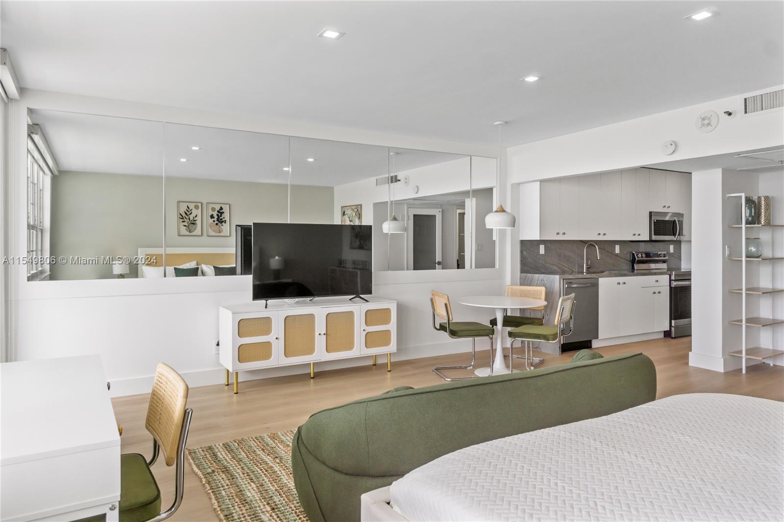 THE DECOPLAGE CONDO - Residential