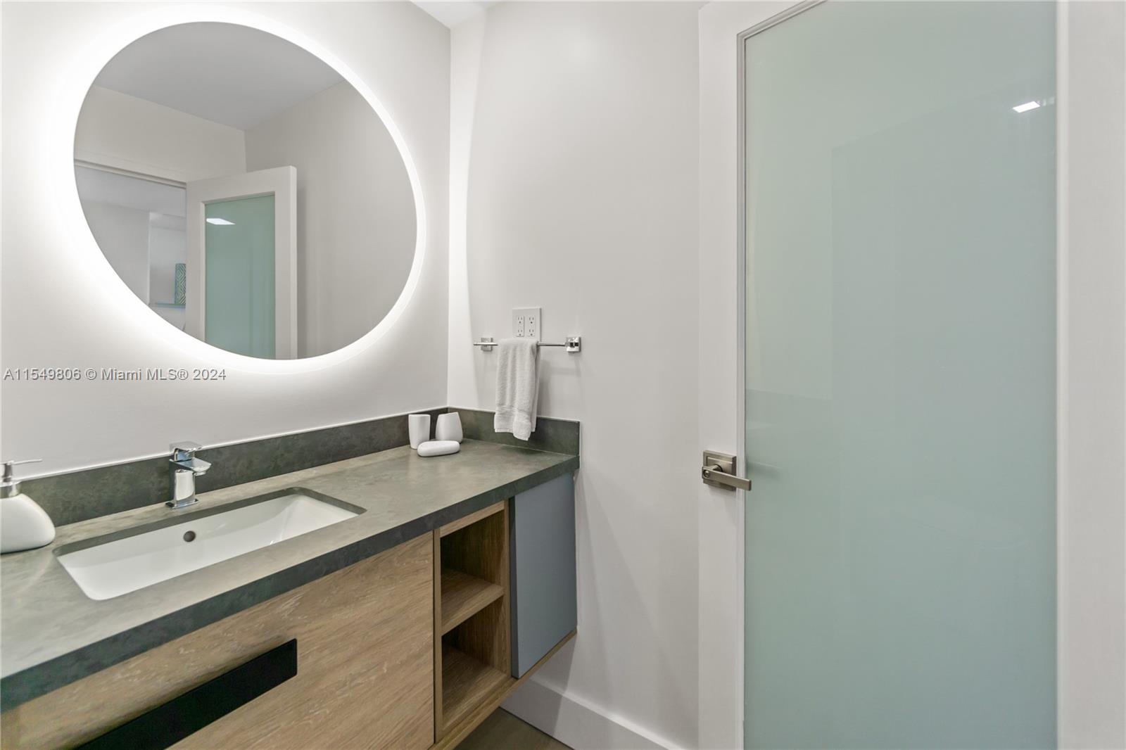 THE DECOPLAGE CONDO - Residential