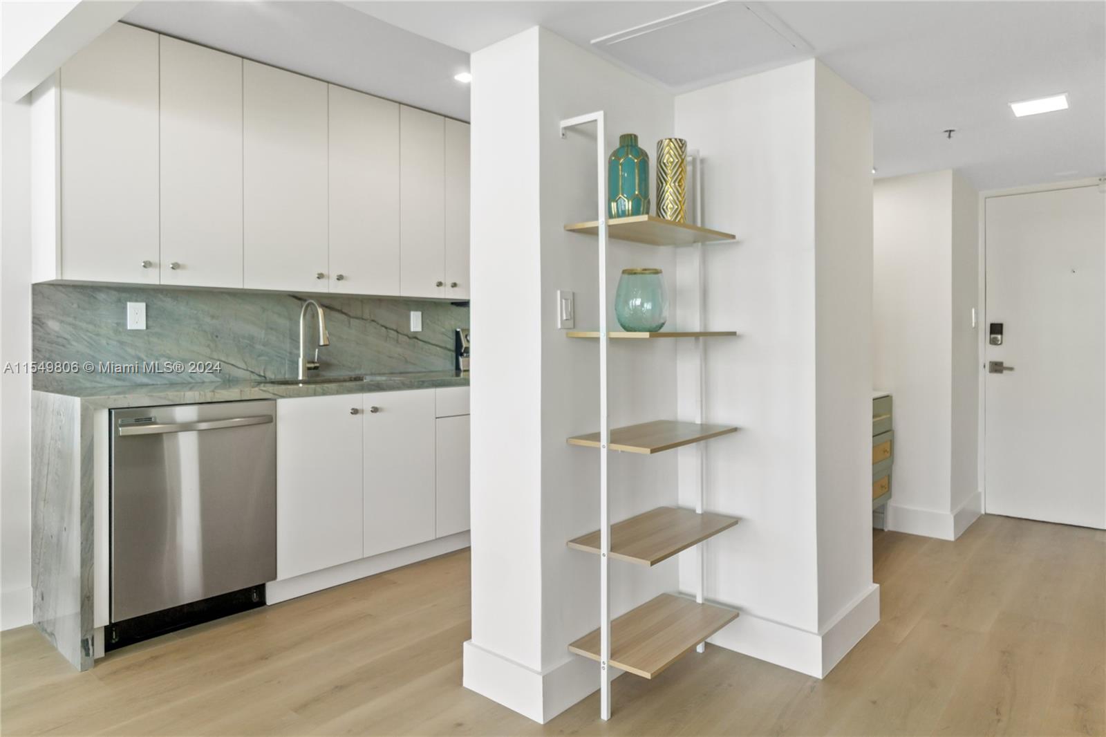 THE DECOPLAGE CONDO - Residential