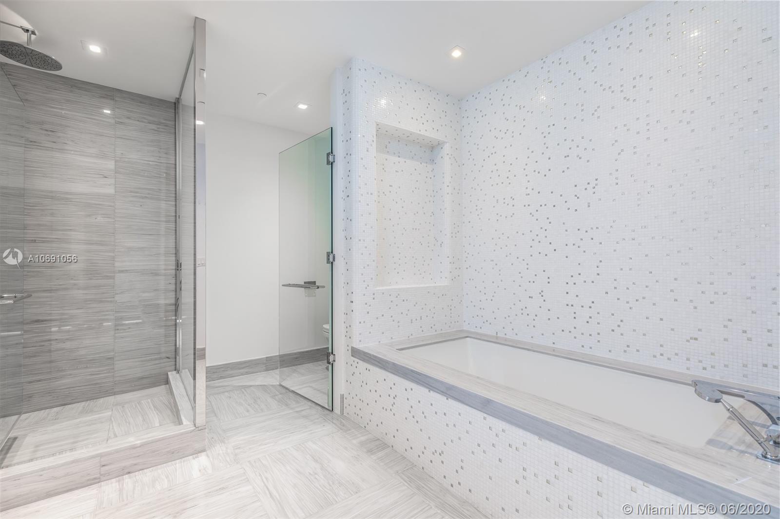 JADE SIGNATURE CONDO - Residential