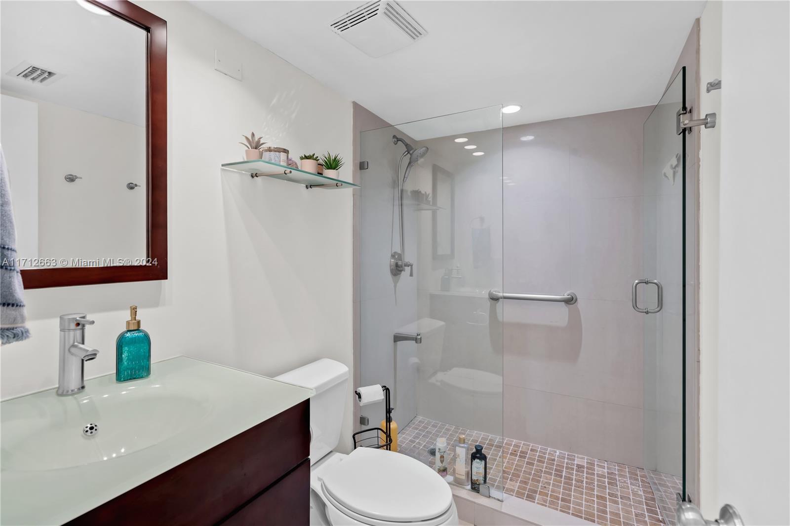 CHARTER CLUB CONDO - Residential Lease