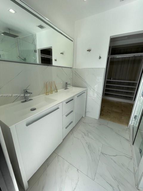 HOLLYWOOD GOLF ESTATES SE - Residential Lease