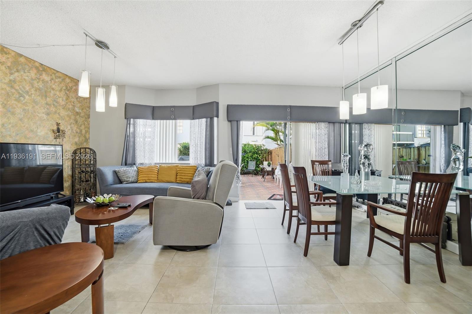 LE CLUB AT KENDALE LAKES - Residential