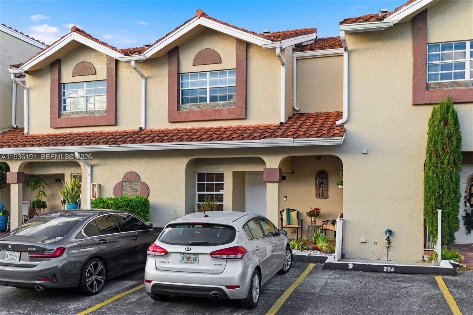 LE CLUB AT KENDALE LAKES - Residential
