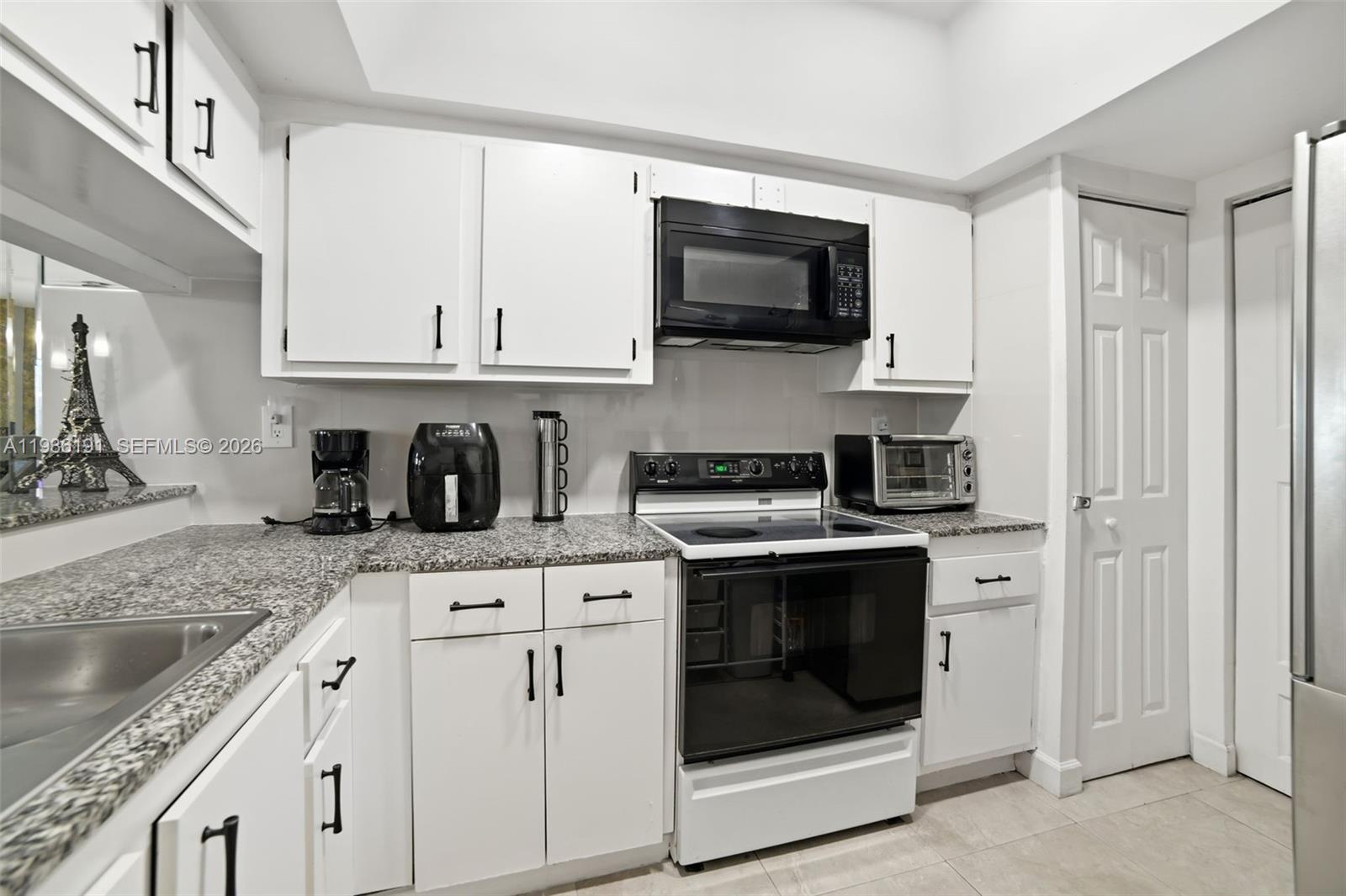 LE CLUB AT KENDALE LAKES - Residential