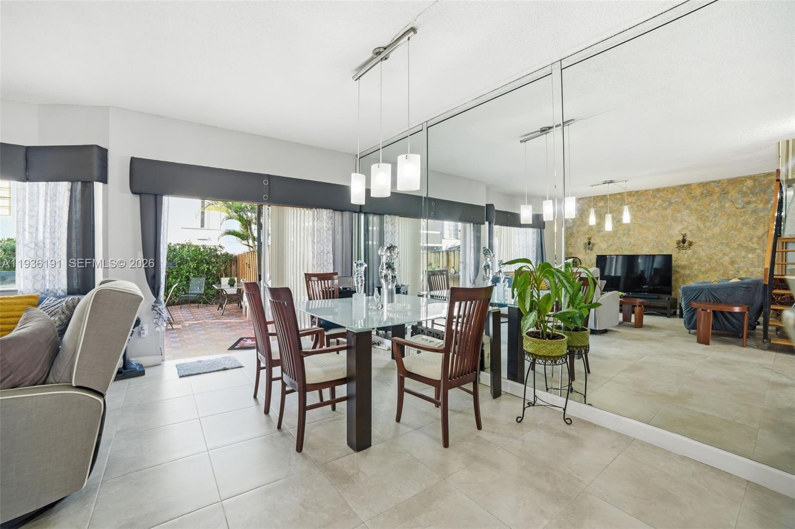 LE CLUB AT KENDALE LAKES - Residential