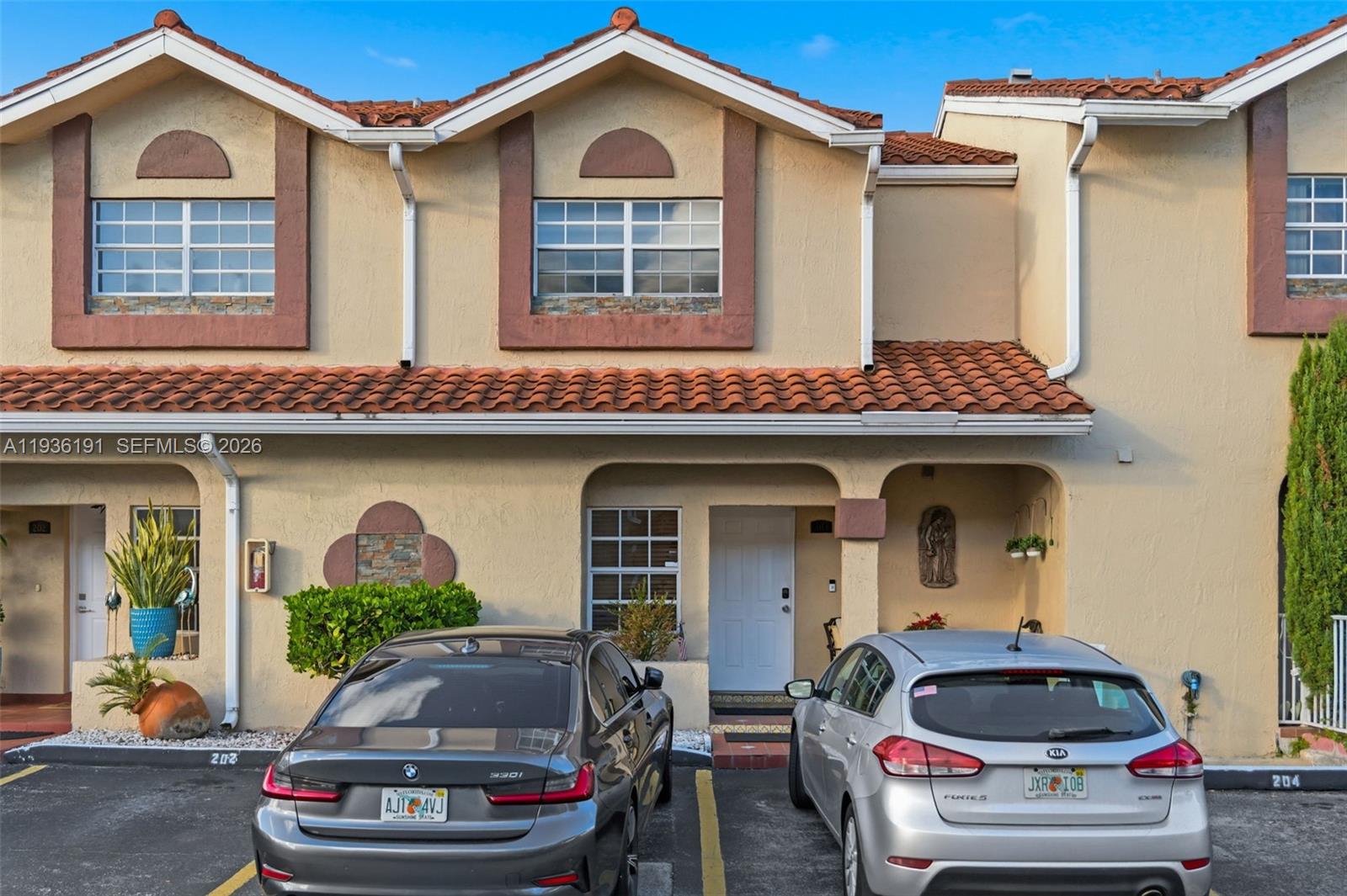 Beautiful spacious 1400+ Sq ft townhome in the Desired Le Club in Kendall community. 3/3 One bedroom downstairs.Full bathroom  downstairs. Washer and Dryer inside unit. 2 assigned parking spaces in front of the unit. Large backyard and low HOA with reserves.