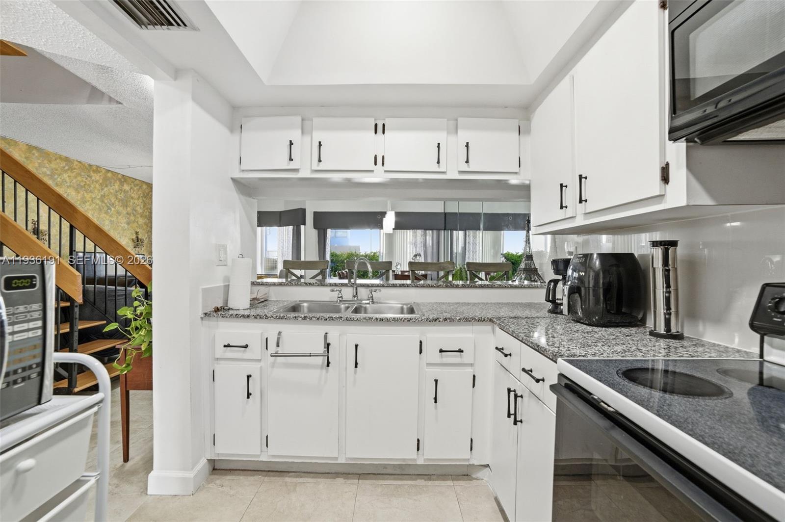 LE CLUB AT KENDALE LAKES - Residential