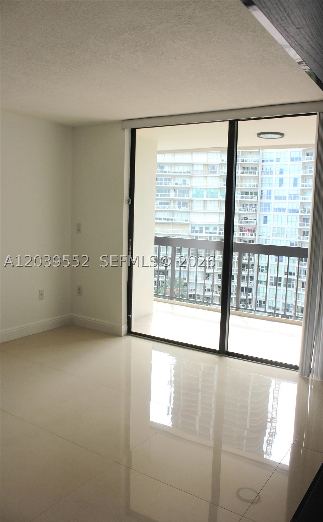 BRICKELL BAY CLUB CONDO - Residential Lease
