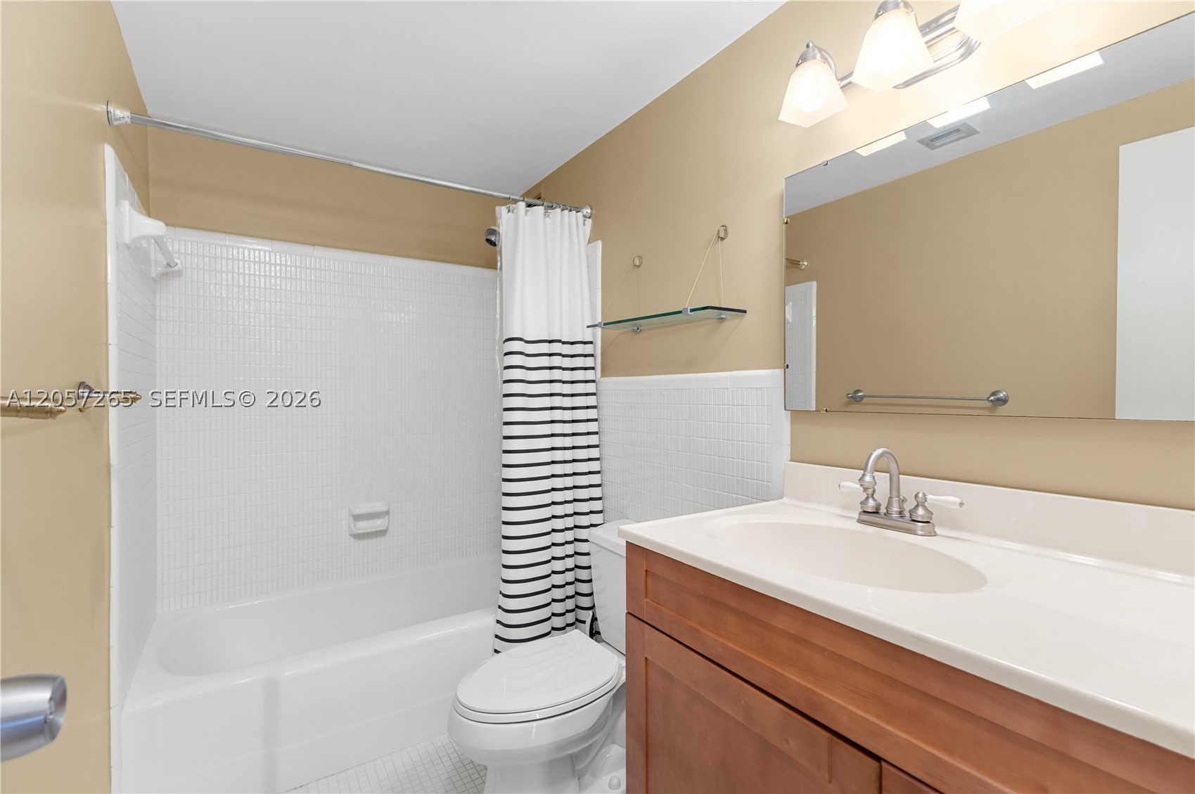 THE SHORES CONDO - Residential