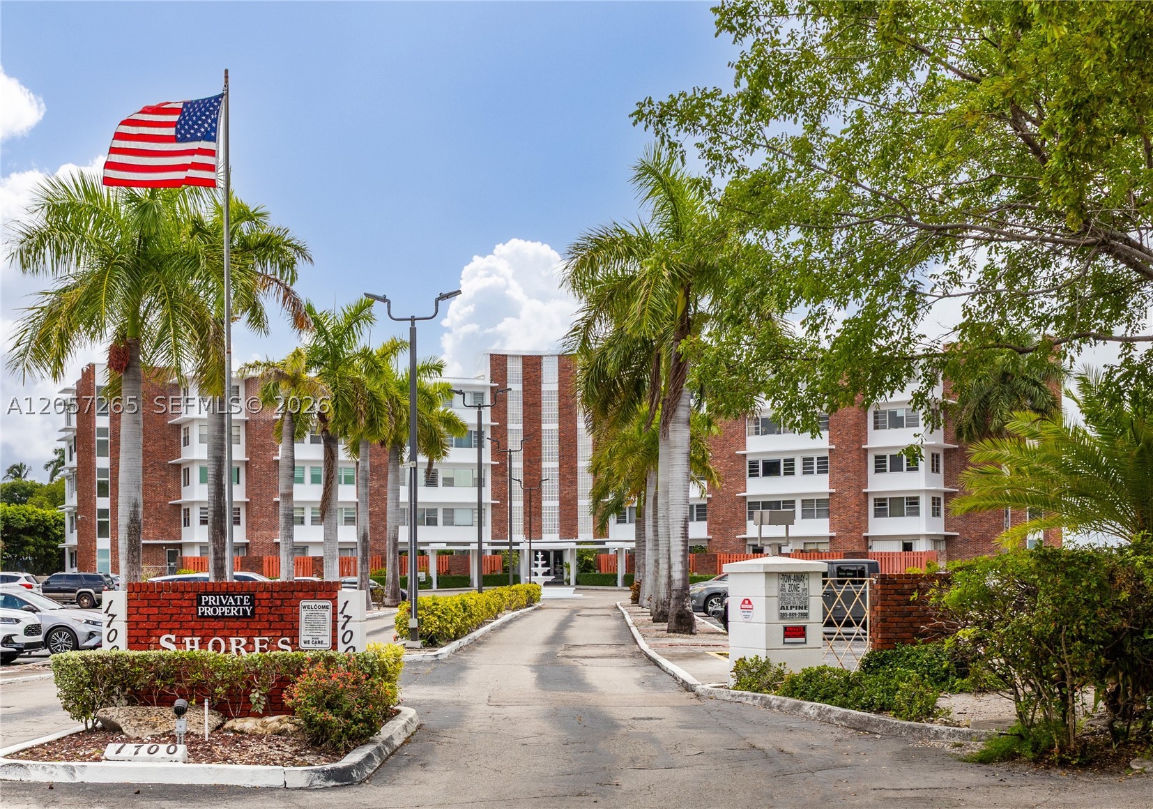THE SHORES CONDO - Residential