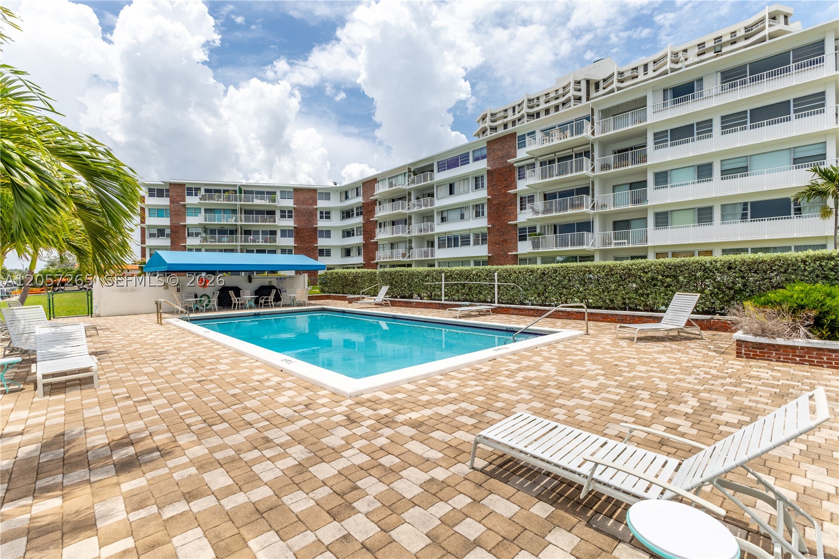 THE SHORES CONDO - Residential
