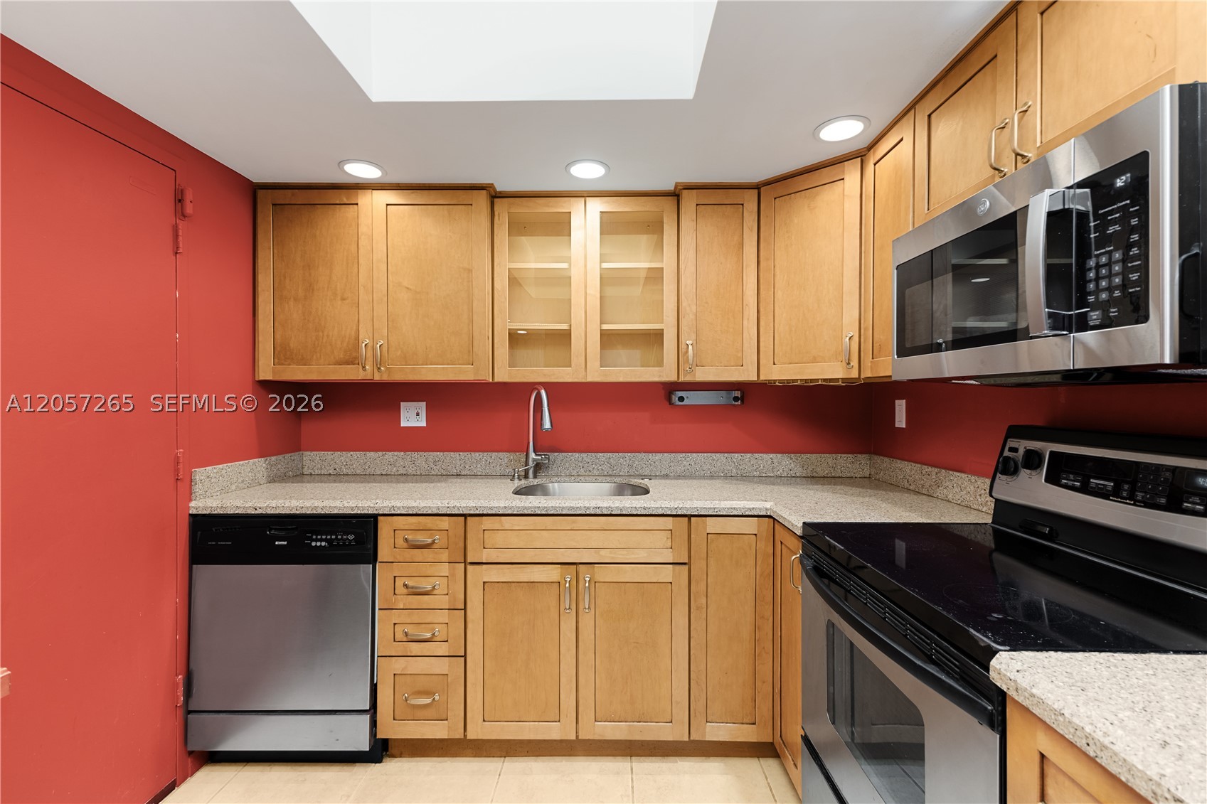 THE SHORES CONDO - Residential