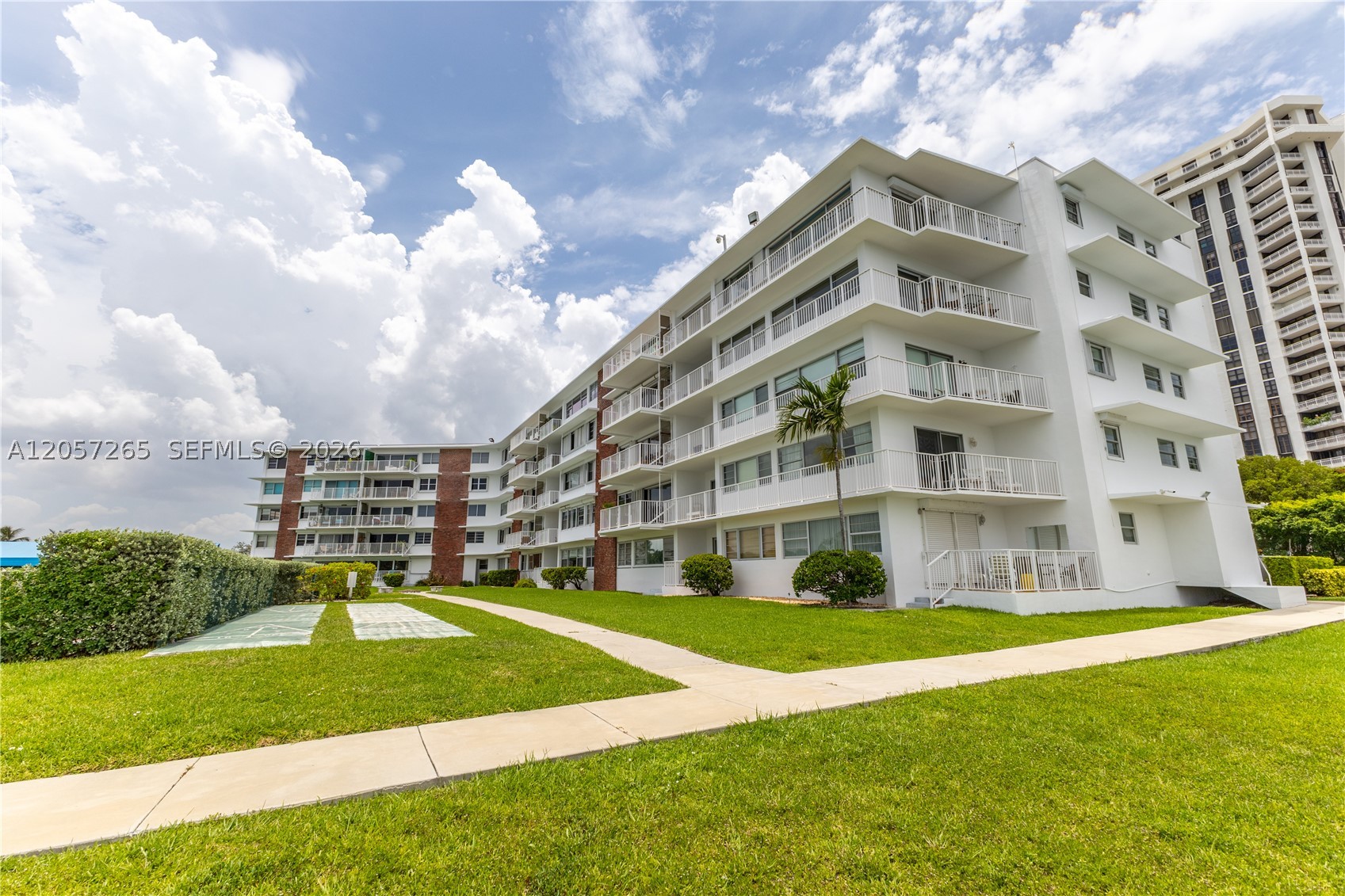 THE SHORES CONDO - Residential