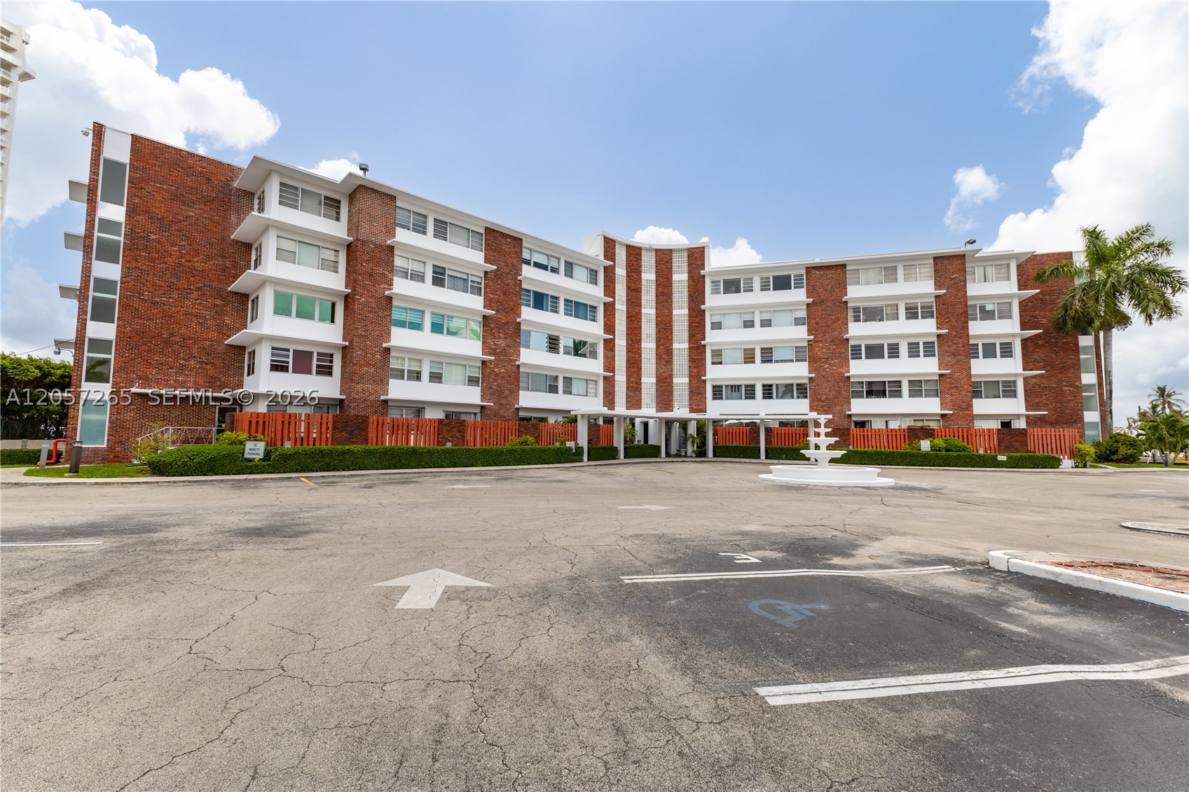 THE SHORES CONDO - Residential