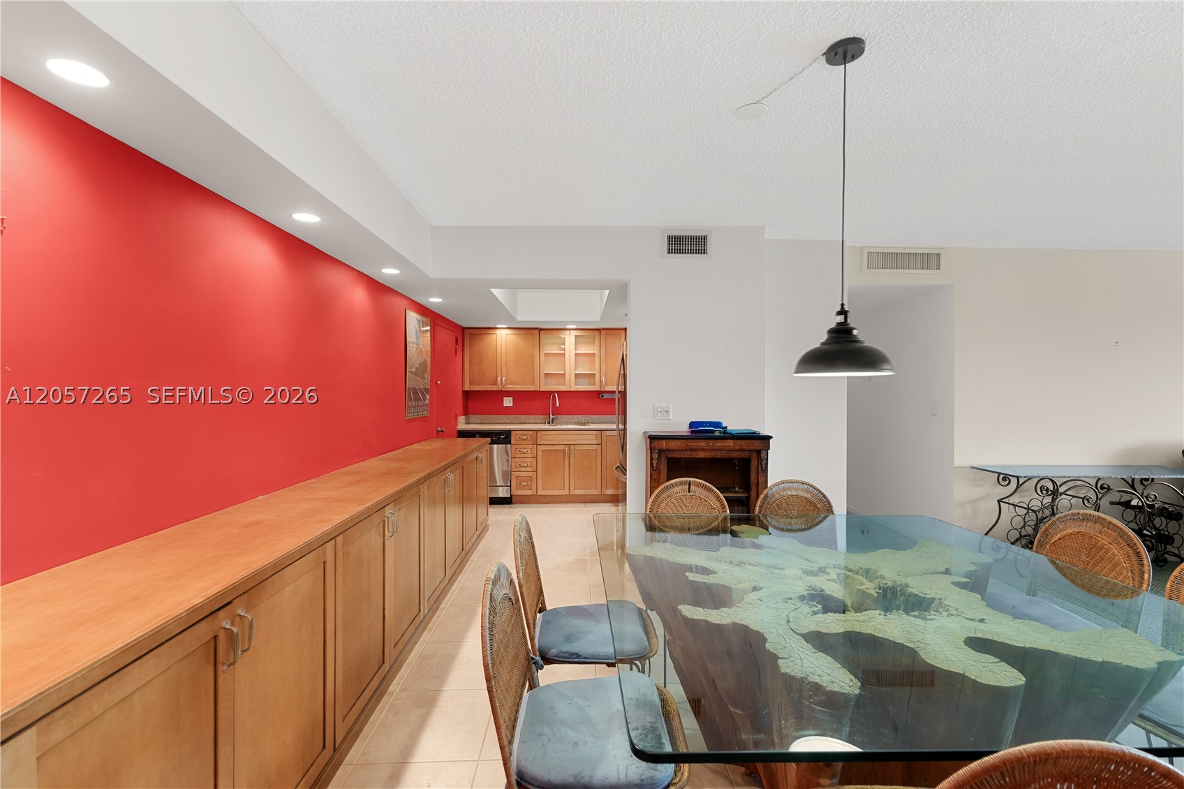 THE SHORES CONDO - Residential