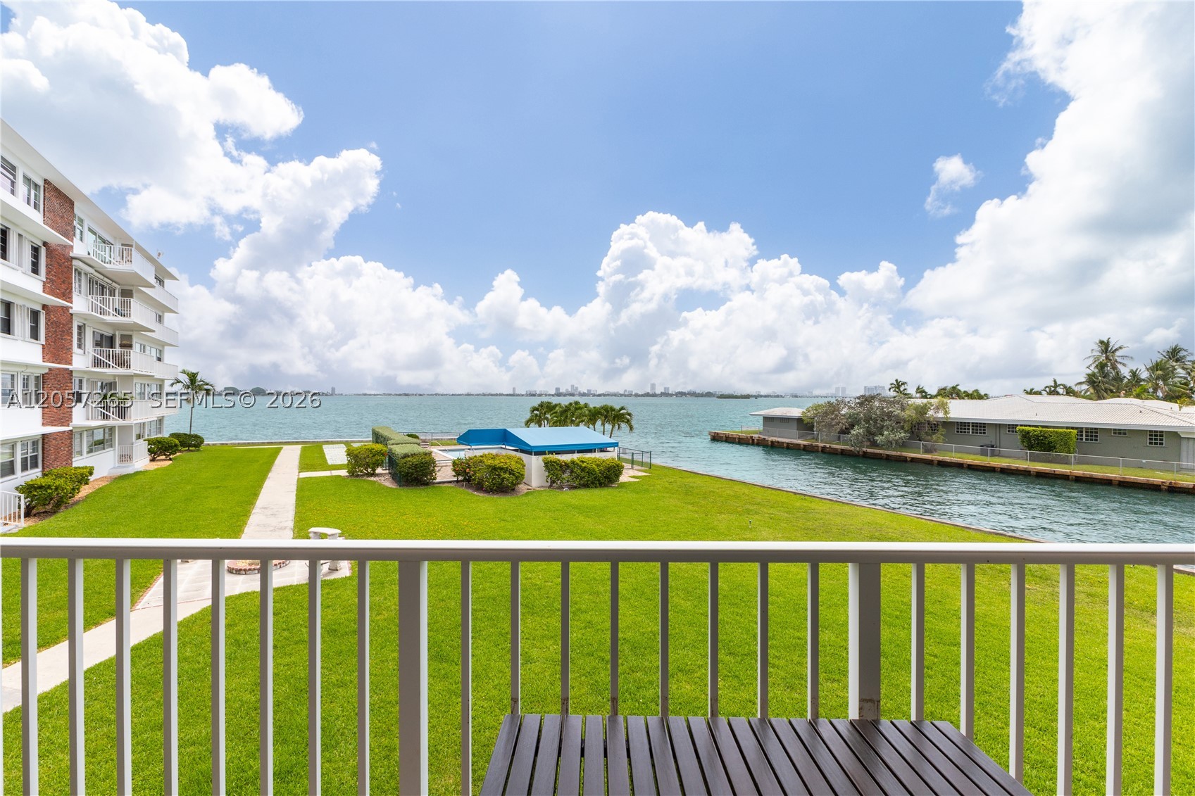 THE SHORES CONDO - Residential