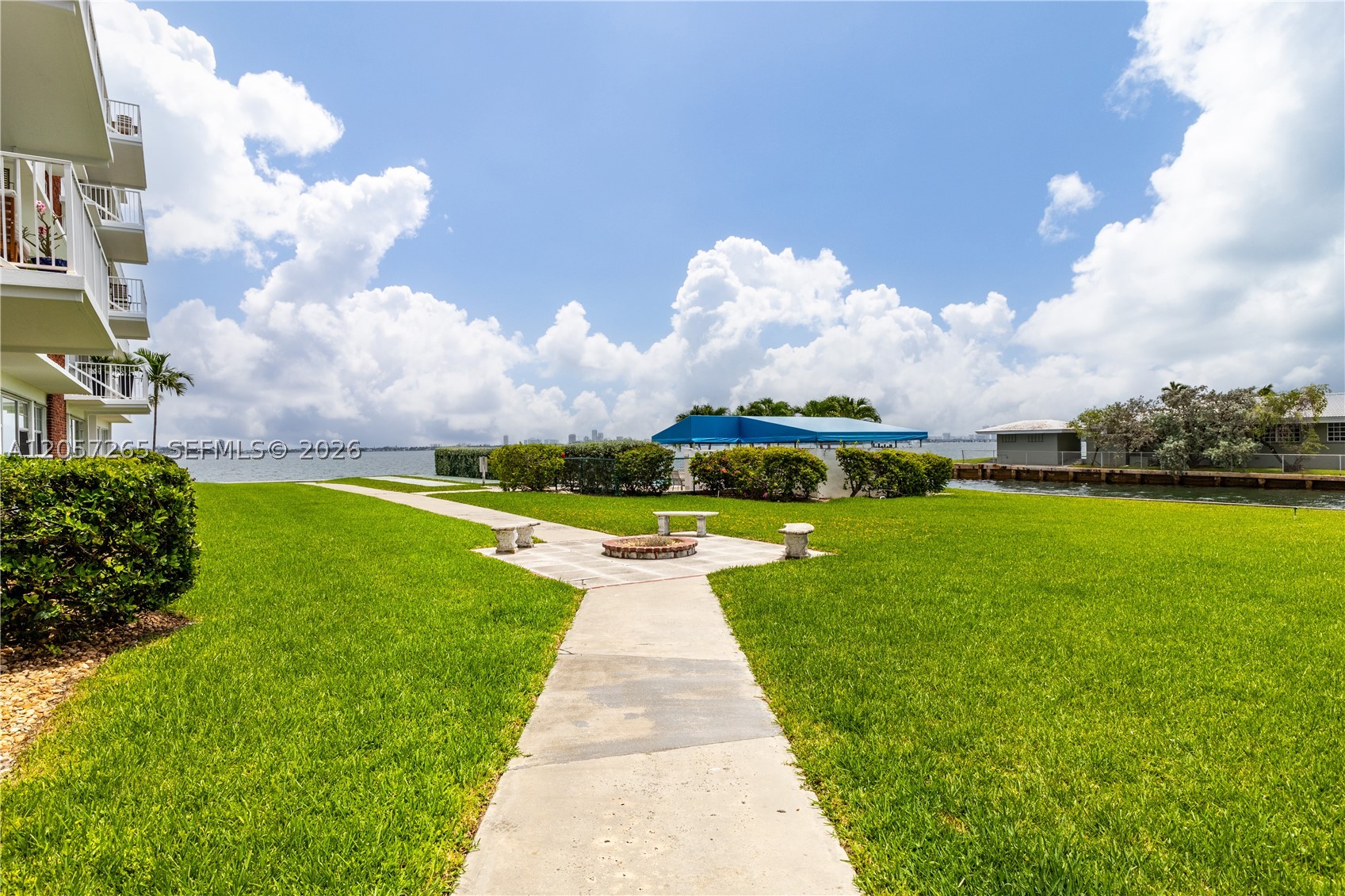THE SHORES CONDO - Residential
