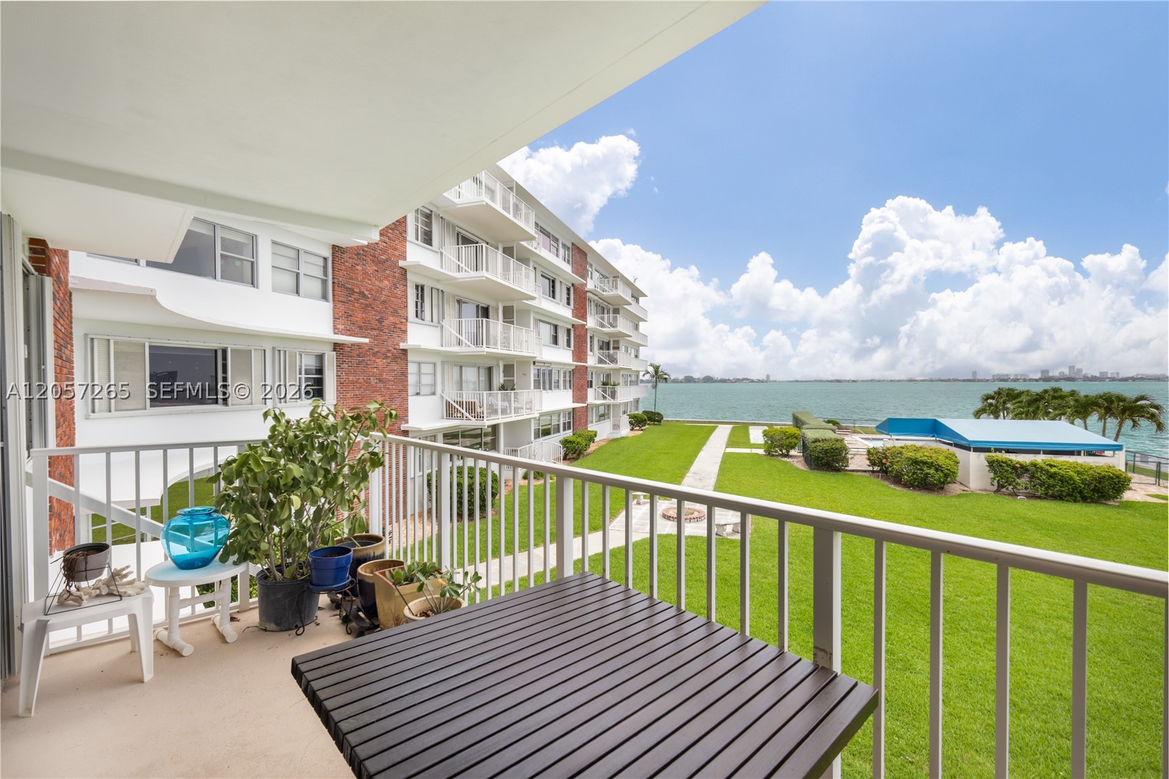THE SHORES CONDO - Residential